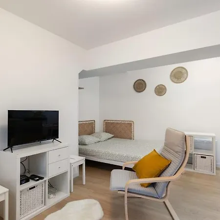 Cosy Hyper-centre